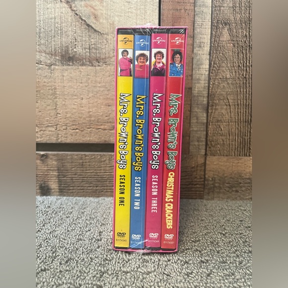 DVD Mrs Browns Boys The Complete Series Widescreen + 7 Christmas Specials NEW - Picture 2 of 6